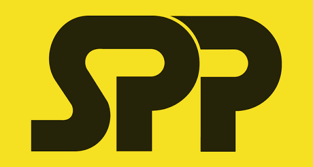 Čierne písmená „SPP“ na žltom pozadí, výrazný typografický logotyp s hrubými kontúrami.